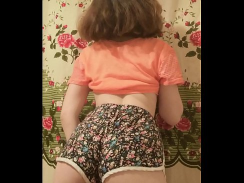 ❤️ Tânără sexy care se dezbracă de pantaloni scurți în fața camerei de filmat ️  at ro.pornado-co.ru ❌️❤