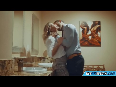 ❤️ Când o blondă cu sânii mari te seduce într-o toaletă publică ️  at ro.pornado-co.ru ❌️❤